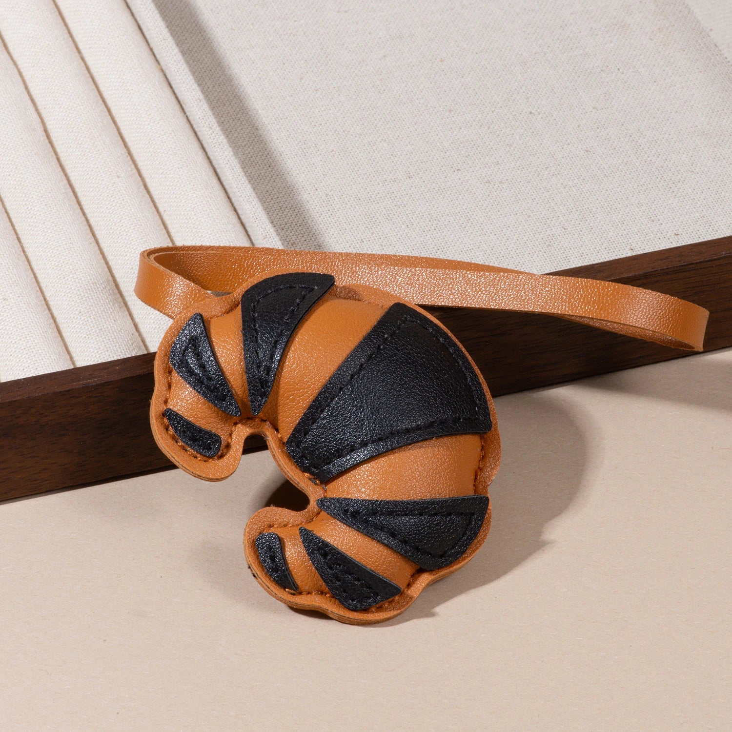 Le Croissant 🥐 - Bag Charm